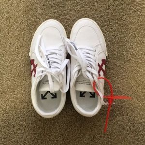 Off-White Low Sneakers